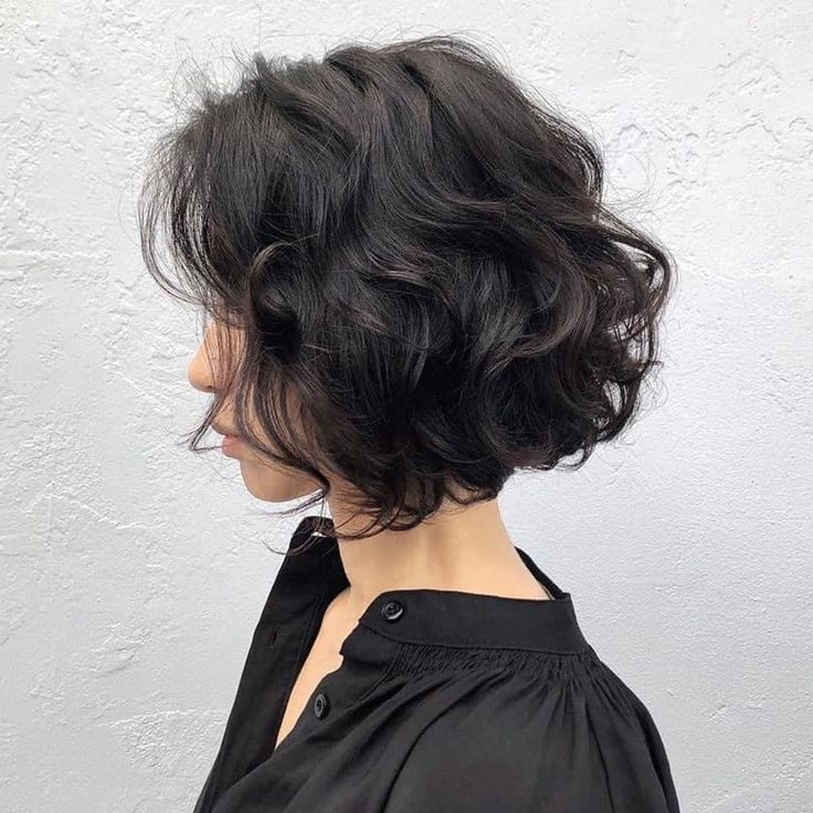 Short Haircuts Wavy Hair, Short Wavy Haircuts, Wavy Bob Haircuts, Thick Wavy Hair, How To Curl Short Hair, Wavy Haircuts, Chin Length Hair, Asian Short Hair, Hair Inspiration Short