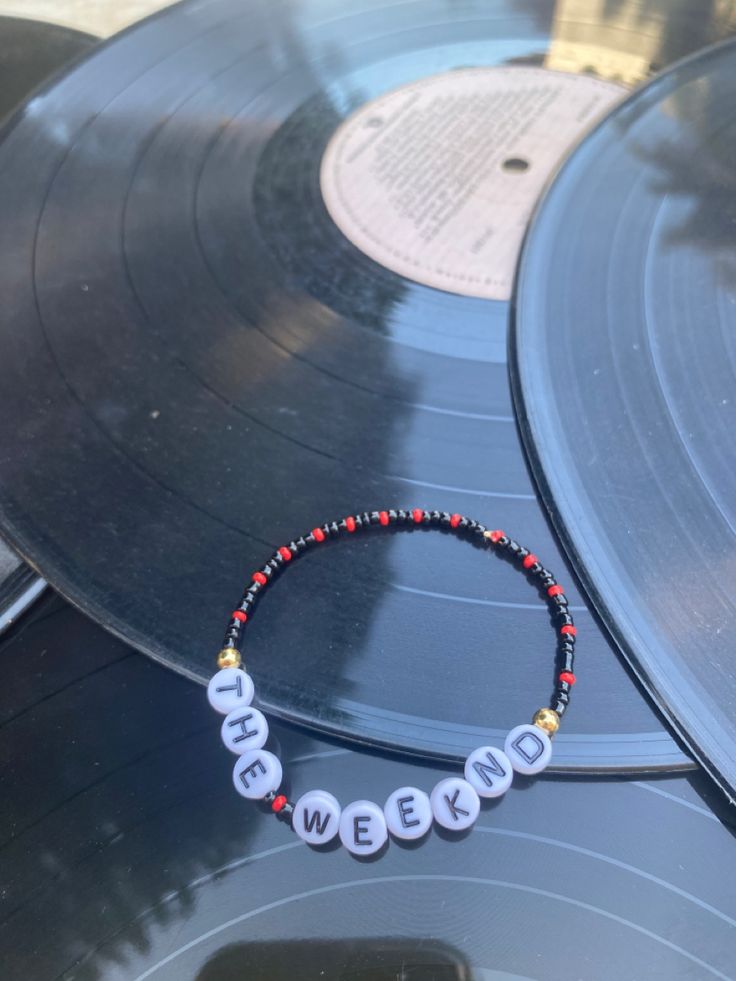 @gale._lea on instagram The Weeknd Bracelet Ideas, The Weeknd Gift Ideas, The Weeknd Bracelet, Weekend Album, Weeknd Concert, Pony Bead Bracelets, Phone Straps, Bracelet Craft Diy, Beads Bracelet Design