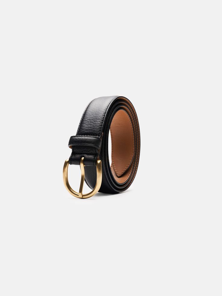 Our belts in grained leather offer a contemporary addition to your look. The buckle, made out of polished brass, adds flair whilst still presenting a sober and clean look, making it a great way to accessorize any outfit. Modern Belts With Gold-tone Hardware For Work, Modern Gold-tone Hardware Belt For Workwear, Elegant Workwear Belts With Brass Hardware, Modern Gold-tone Hardware Belts For Work, Luxury Leather Belt With Brass Hardware, Luxury Belts With Brass Hardware, Timeless Gold Belt Buckles For Formal Wear, Gold Belt With Brass Buckle For Work, Elegant Business Belts With Brass Buckle