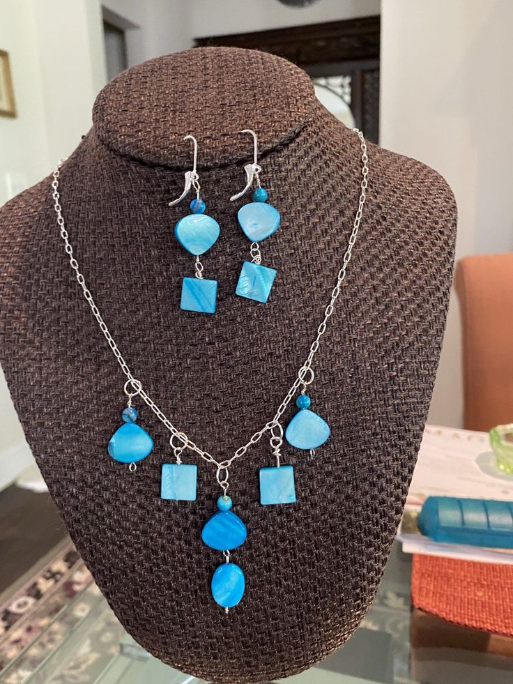 Turquoise colored shapes make up this cute necklace and dangle earring set. Pearl Necklace And Earring Set, Wire Wrapped Stone Jewelry, Diy Jewelry Projects, Wrist Jewelry, Mother Of Pearl Necklace, Necklace And Earring Set, Cute Necklace, Blue Turquoise, Jewelry Projects