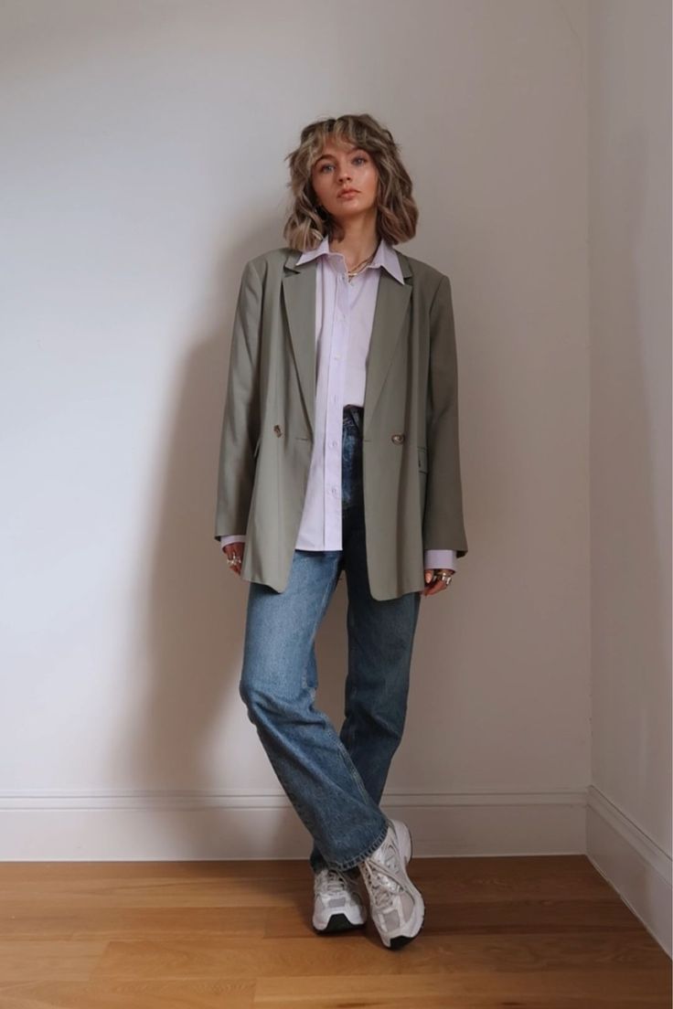 Woman Smart Casual Outfits, Smart Casual Outfit 2023, Androgynous Business Casual, Minimal Casual Outfit, Blue Blazer Outfits For Women, Minimal Outfit Ideas, Androgynous Outfits, Smart Casual Women, Blazer Outfits For Women