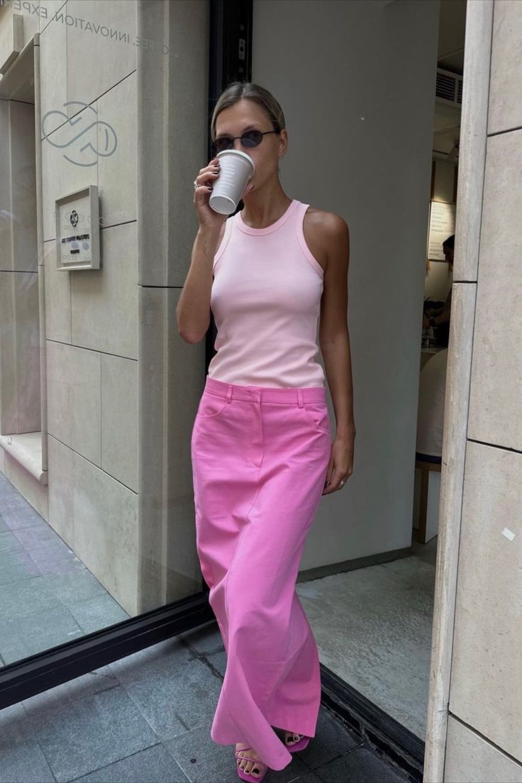 Pink Maxi Skirt Outfit, Summer Brunch Outfits, Style A Maxi Skirt, Pink Skirt Outfits, Chic Resort Wear, Summer Brunch Outfit, Brunch Outfits, French Wardrobe, Pink Maxi Skirt