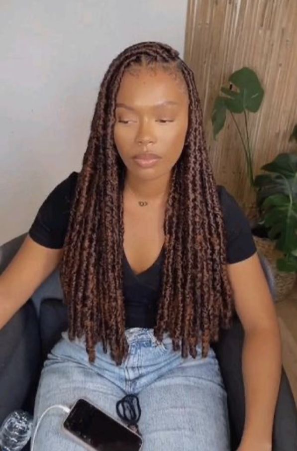 Braided Hairstyles For Black Women Cornrows, Faux Locs Hairstyles, Afrikaanse Mode, Box Braids Hairstyles For Black Women, Braided Cornrow Hairstyles, Cute Box Braids Hairstyles, Protective Hairstyles Braids, Hair Twist Styles, Braided Hairstyles For Black Women