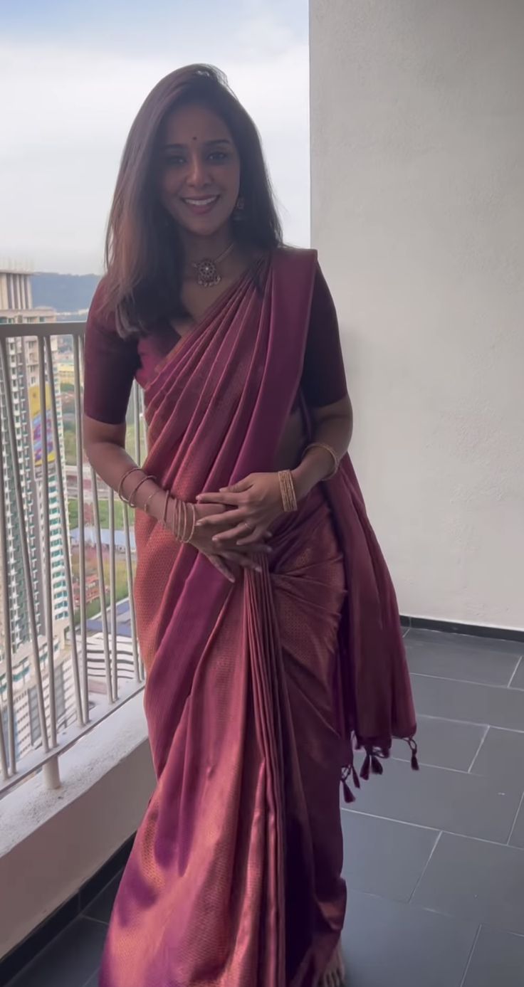 Violet Half Saree Pattu, Bridesmaid Sarees South Indian, Everyday Saree Look, South Indian Sarees Modern, Simple Saree Look For Wedding, Simple South Indian Saree Look, Simple Maharashtrian Look In Saree, Silk Saree Outfit Ideas, Graduation Saree Outfit Ideas