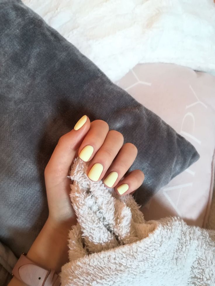 pastelyellow yellow nails matt silcare Short Nails Yellow Pastel, Pastel Yellow Dip Nails, Pale Yellow Nails Acrylic, Pastel Yellow Gel Nails, Cream Yellow Nails, Pale Yellow Gel Nails, Matte Yellow Acrylic Nails, Light Yellow Short Nails, Soft Yellow Nails Design