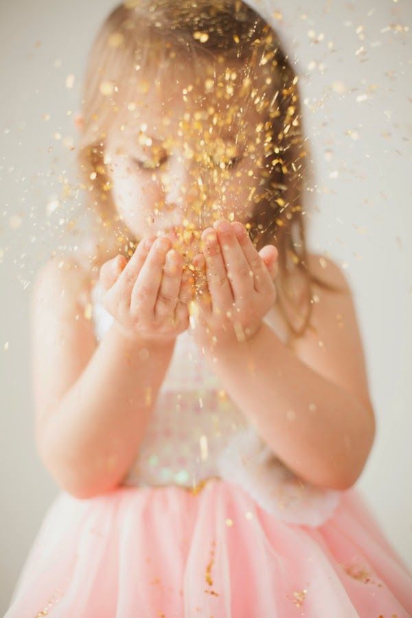 Kindergarden Photoshoot, Enchanted Photoshoot, 3rd Birthday Pictures, Glitter Photo Shoots, Twin Ideas, Gold Flower Girl, Princess Photo Shoot, 2nd Birthday Photos, Baby Hazel