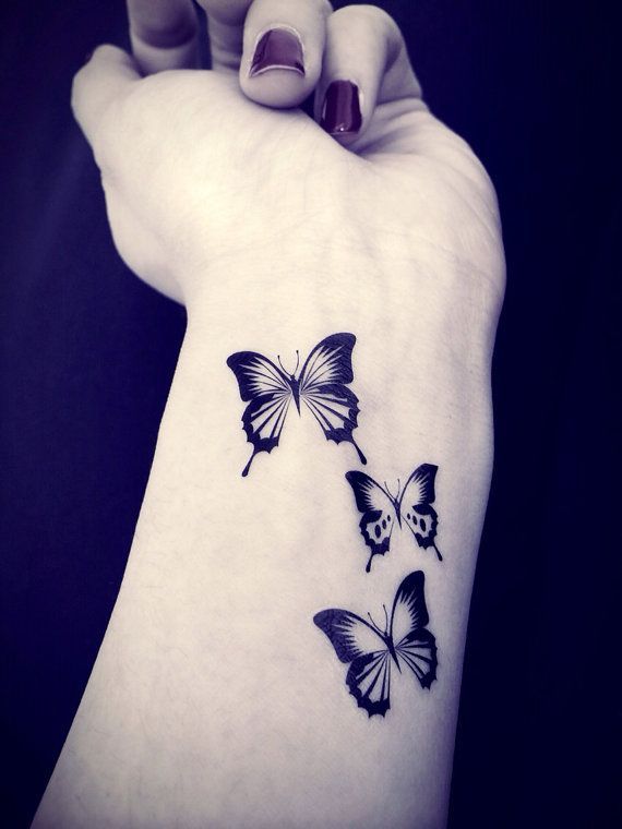 Pretty Butterfly Tattoo Butterfly Wrist Tattoo, Butterfly Tattoo Meaning, Small Butterfly Tattoo, Literary Tattoos, Cute Tiny Tattoos, Inspiration Tattoos, Cute Small Tattoos, Extra Work, Wrist Tattoos For Women