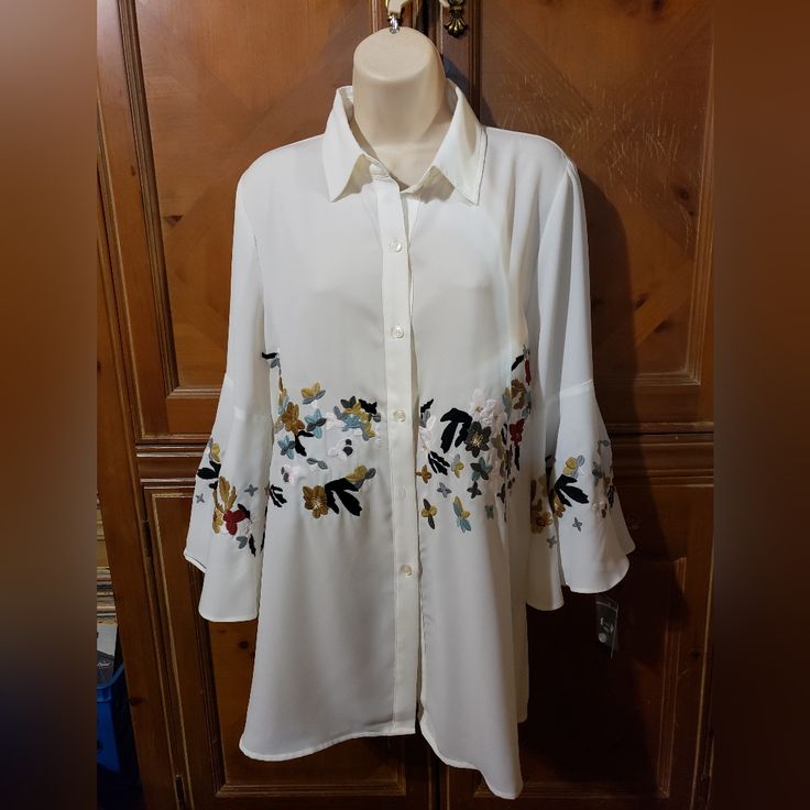 Ladies Womens Embroidered Blouse Top With Big Bell Sleeves. Ivory, Brand New With Tags, Perfect Unworn Condition, Size Medium. Tunic Style 20 Inches Across Armpit To Armpit. 30 Inches Long From High Shoulder. Elegant White Shirt With Floral Print, White Collared Blouse With Floral Print, Embroidered White Shirt For Work, Embroidered White Shirt For Workwear, White Embroidered Shirt For Workwear, Chic Collared Blouse With Floral Embroidery, Spring Workwear Blouse With Embroidered Sleeves, Spring Workwear Blouse With Floral Embroidery, Chic Collared Embroidered Blouse