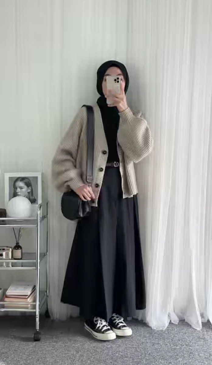 Muslimah Fashion Casual, Haircut Selfie, Photo Hijab, Modest Girly Outfits, Ootd Simple, Fesyen Islam, Rok Outfit, Stylish Outfits Casual, Modest Casual Outfits