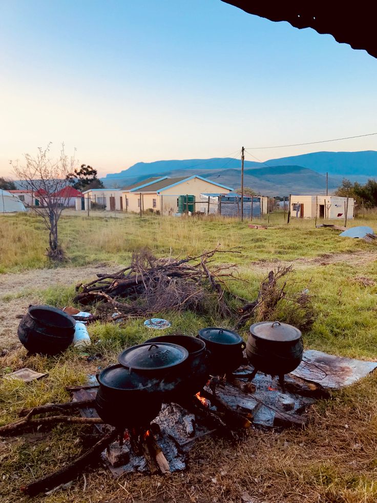 there are many pots on the fire in the field