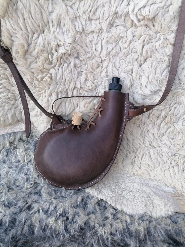 a brown purse sitting on top of a rug