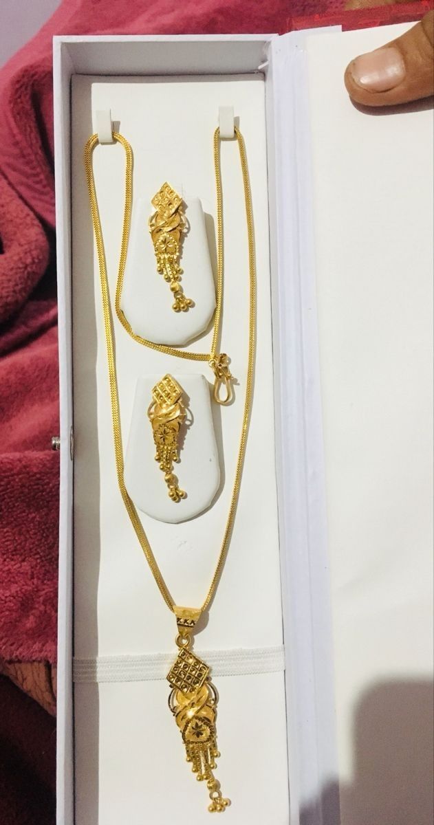 Chain With Earrings Set Gold, Golden Necklace Jewellery, Necklace Design Ideas, Abu Talib, Casual Jewellery, Gold Necklace Design, Gold Earing, Women Gold Necklace, Edgy Necklace