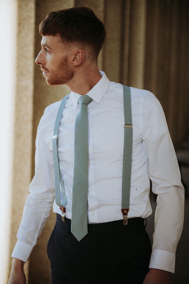 Sage Suspenders Wedding, Groomsmen Sage Green Tie, Grey And Green Groom, Sage Green Suspenders Wedding, Gray Groomsmen Attire Suspenders, Sage Green Groomsmen Attire Suspenders, Groomsmen Outfits Suspenders, Man Of Honor Attire, Groomsmen Suspenders And Tie