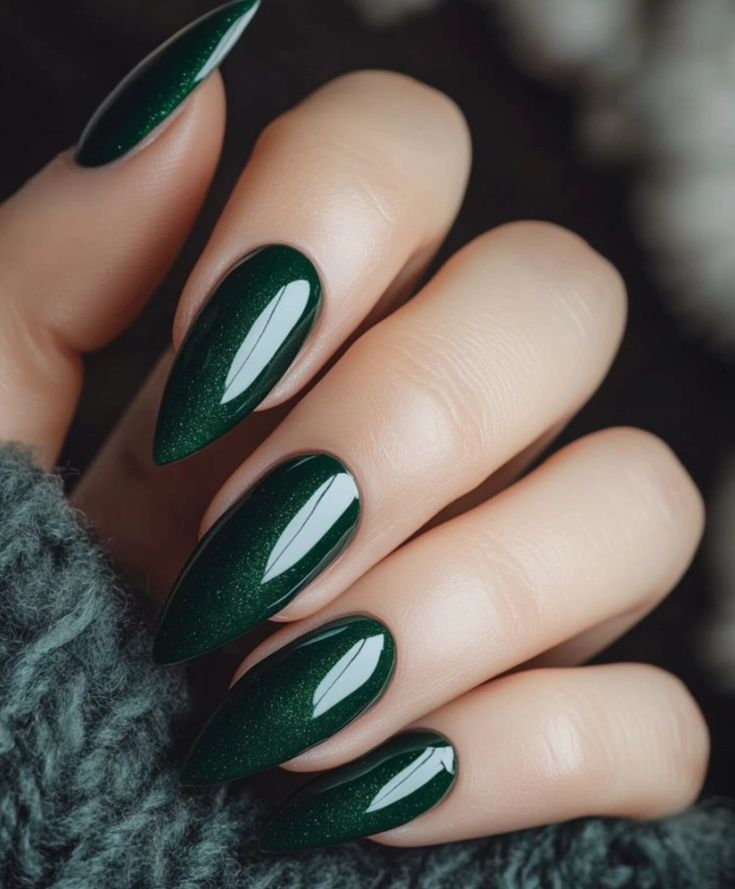 December Nails Chrome, Nature Inspired Nail Art, Green Nails 2024, Matt Green Nails, Autumn Green Nails, Green Autumn Nails, Natural Fall Nails, Fall Nails Green, Nail Ideas Green