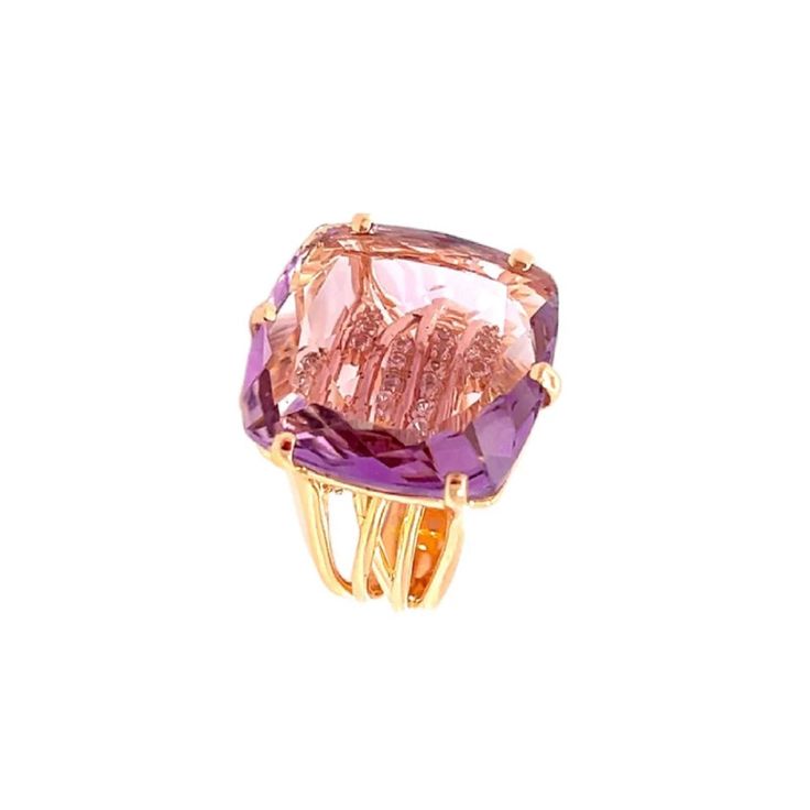 The Transparenza Collection rings translate the modern vibe of geometric shapes in a well-balanced visual combination and use the translucency of the gemstones to reveal details that are illuminated by the presence of Diamonds. 18K Rose Gold Vermeil plated over 925 Silver - 7.0 grs Cushion cut Pink Amethyst - 23.3 cts 16 White Topaz round 1.0 mm diamond cut Michael Aram Black Orchid, Black Orchid, Pink Amethyst, Modern Vibe, Topaz Ring, White Topaz, Cushion Cut, Diamond Cut, 18k Rose Gold