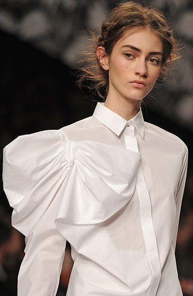 Vetements Clothing, Classic White Shirt, Paris Mode, Moda Chic, Viktor & Rolf, Moda Vintage, White Shirts, White Fashion, Fashion Details