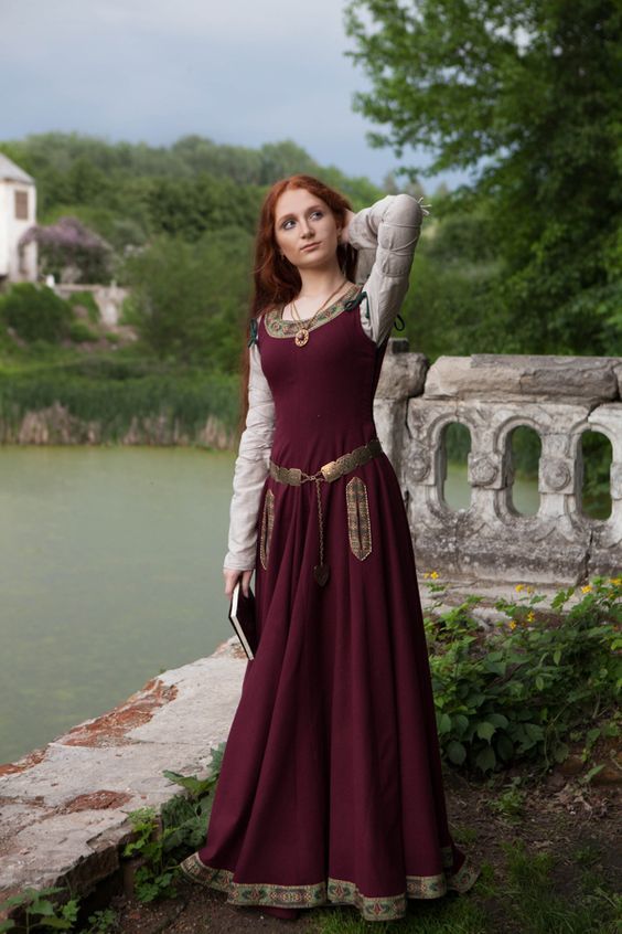 Women's Medieval Dresses | Women's Medieval Clothing Special Order & Custom… Moda Medieval, Medieval Gown, Medieval Garb, Medieval Clothes, Medieval Woman, Woolen Dresses, Idee Cosplay, Fantasy Dresses, Medieval Costume