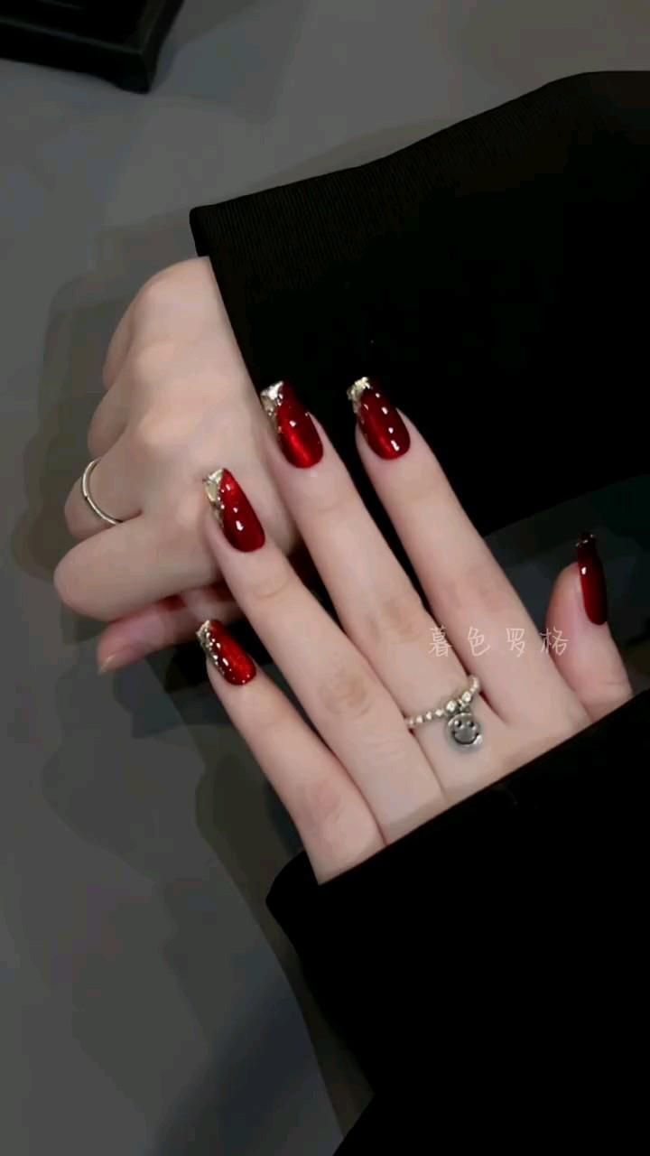 Red And Gold Nails, Quick Nail Art, Beauty Hacks Nails, Gold Nail Designs, Fancy Nails Designs, Beauty Nails Design, Simple Gel Nails, Pretty Nail Art Designs, Nail Art Designs Videos