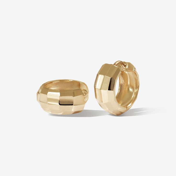 Shake things up with our Jesse disco hoop earrings! These stylish solid gold hoops feature a unique disco design that adds modern glamour to any outfit. Handcrafted with precision, these mid-sized hoops are perfect for dancing or spicing up your everyday look. Created for you in 14 karat solid gold, you'll want to wear these fine earrings always and never take them off, even when swimming or in the shower. Disco Design, Pearl Statement Earrings, Pearl Earring Set, Solid Gold Rings, Star Studs, Rose Gold Jewelry, Delicate Earrings, Fine Earrings, Gold Hoops