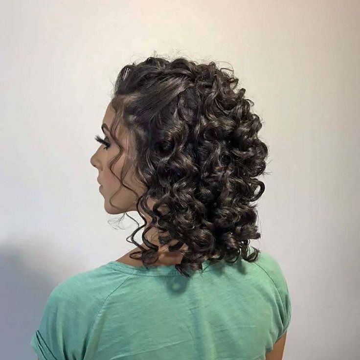 Hair Bun Design, Curly Hair Ponytail, Prom Hair Medium, Curly Wedding Hair, Glamorous Hair, Medium Curly Hair Styles, Long Hair Wedding Styles, Natural Curls Hairstyles, Short Hair Color