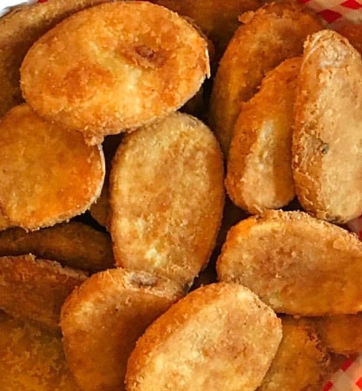 some fried food is sitting in a bowl on a checkered tableclothed cloth