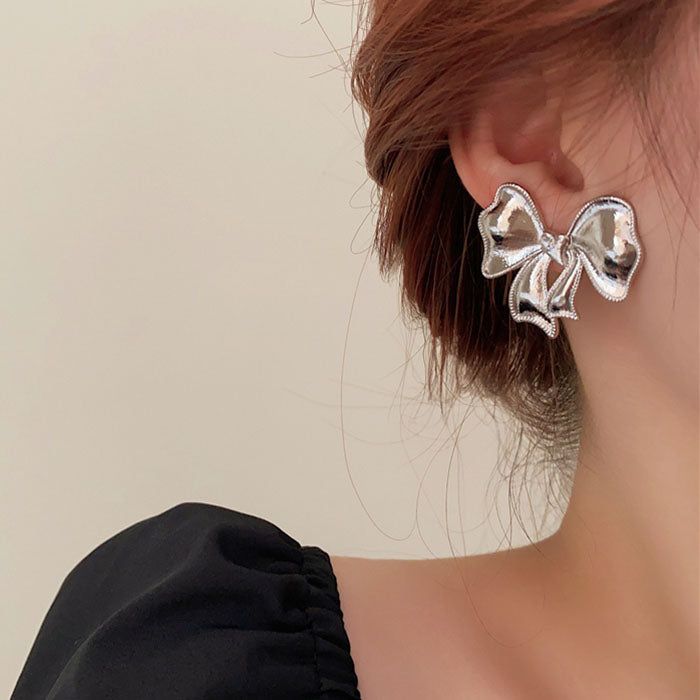 Size: 3.2*3 cm/ 1.3*1.2 in Silver Single Clip-on Earring As Gift, Modern Metal Clip-on Earrings For Gift, Artistic Silver Earrings For Gifts, Indie Accessories, Accessories Y2k, 90's Aesthetic, Earrings Men, Aesthetic Accessories, Aesthetic Jewelry