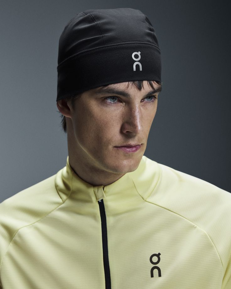 The cold weather running hero with a ponytail opening. Locks in warmth thanks to its brushed lining and head-hugging fit. Soft, brushed material on the inside of the beanie provides insulation against the cold and dries quickly. Ideal for temperatures between 0°C and 10°C. Features a reflective, laser cut logo on the front and branding on the back. Plus, a discreet ponytail opening allows for a more comfortable and flexible fit for those with long hair. Engineered to keep you warm and comfortabl Gym Hat, Cold Weather Running, Mens Gym, Running In Cold Weather, Beanie Black, Black Accessories, Gym Men, Cold Weather, Apparel Accessories