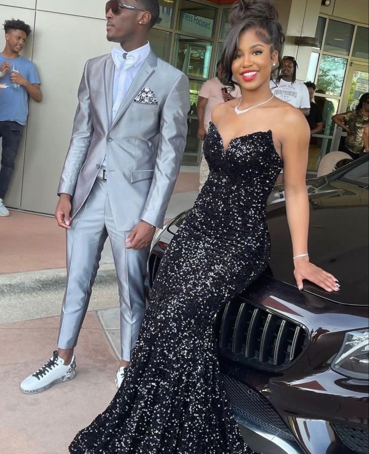 Movie Inspired Prom Dresses, 8th Grade Prom Dresses Long, Prom Black Couples, Black Strapless Prom Dress, 8th Grade Prom Dresses, Prom 2k24, Farewell Dresses, Kay Kay, Black Sparkle Dress