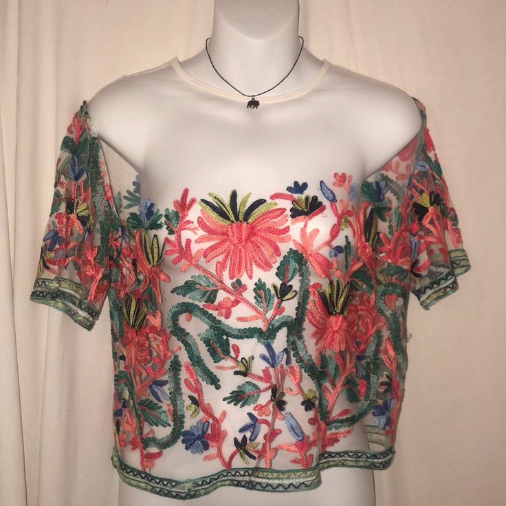 Never Worn. Super Unique And Detailed Floral Top. Floral Print Crop Top For Summer Parties, Pink Short Sleeve Crop Top For Day Out, Pink Cropped Crop Top For Spring, Trendy Floral Embroidery Tops For Beach, Summer Floral Print Party Tops, Pink Cropped Tops For Spring, Casual Floral Embroidery Crop Top For Spring, Spring Bohemian Crop Top For Brunch, Spring Floral Embroidery Cropped Top