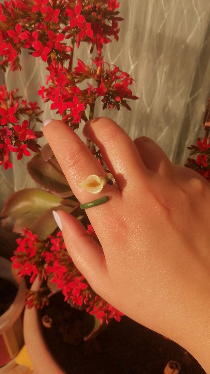 Handmade polymer clay ring Clay Jewelry Diy Ring, Clay Jewelry Rings, Polymer Clay Ring Ideas, Clay Ring Ideas, Polymer Clay Rings Diy, Clay Flower Ring, Polymer Ring, Polymer Clay Rings, Diy Clay Rings