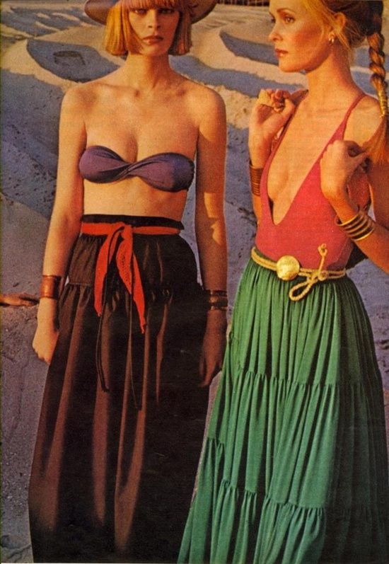 Beach fashions for Vogue, 1976. Vogue Vintage, Guy Bourdin, Fashion 70s, Retro Mode, 1970s Fashion, Long Skirts, Moda Vintage, Vintage Vogue, Mode Vintage