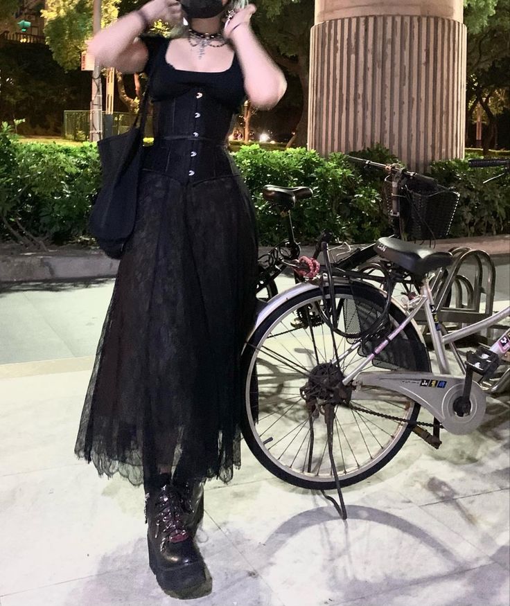 High Hips Outfit, Alt Dinner Outfits, Gothic Americana Fashion, Casual Victorian Goth, Cottage Core Goth Outfits, Goth Outfit Inspo Summer, Gothic Outfits Summer, Goth Outfits Inspiration, Gothic Fashion Summer