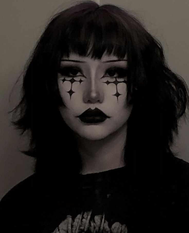 Different Goth Makeup, Emo Makeup Ideas Goth, Alt Goth Nails, Gothic Hair Ideas, Ghost Band Inspired Makeup, Punk Clown Makeup, Ghost Band Makeup, Heavy Goth Makeup, Alt Makeup Looks Eyeliner