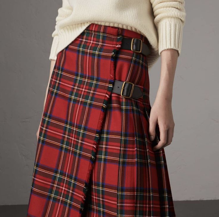 Kilt Skirt, Recycle Jeans, Kilt, Tartan Plaid, Winter Looks, Christmas Outfit, Pleated Skirt, Tartan, What To Wear