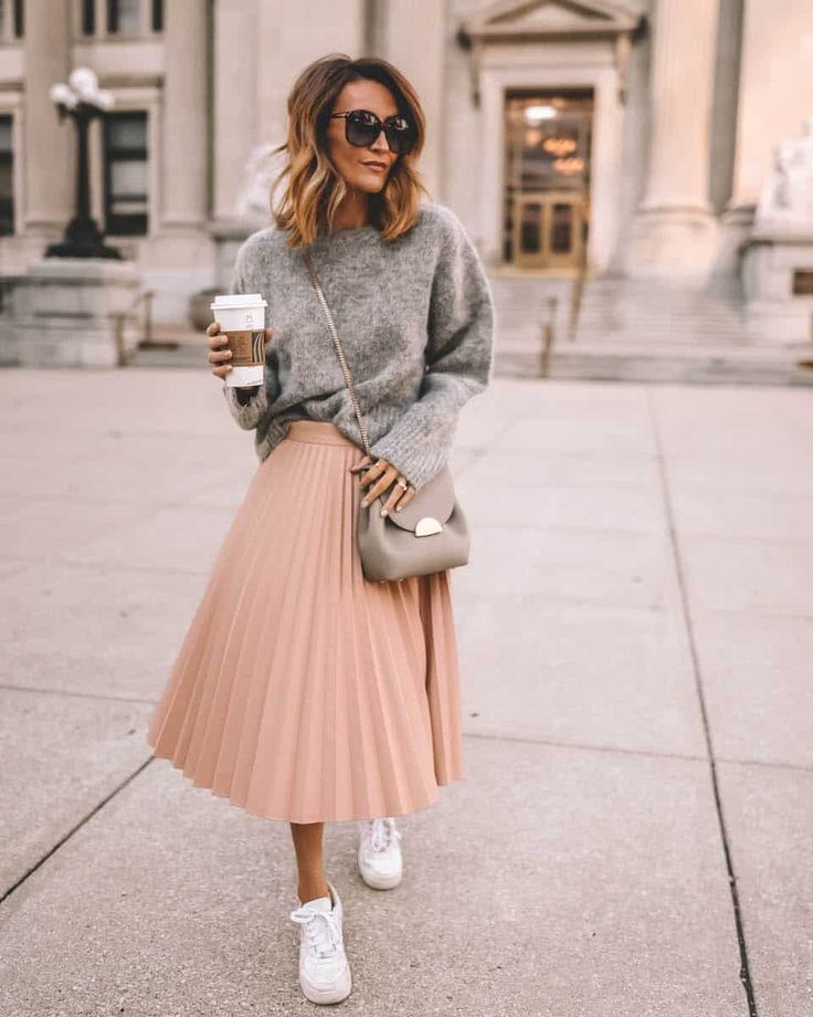 Pleated Skirt Outfit, Mode Tips, Skirt Outfits Fall, Work Fits, Skirt And Sneakers, Weekly Outfits, Modest Clothing, Outfit Trends, Skirt Midi