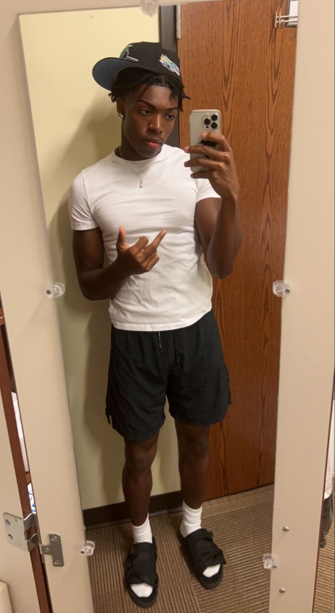 Summer Fits Black Men, Black Men Fits, Attractive Black Men, Summer Drip, Black Men Fashion Urban, Black Outfit Men, Guy Fits, Dark Skin Boys, Dark Skin Men