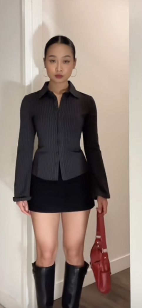 Black Fitted Skirt Outfit Classy, Hot Business Casual Outfits, Office Blouses For Women Work Outfits Business Attire, Theatre Concert Outfit, Dresses For Sixth Form, 80s Classy Outfits, 90s Fashion Office Outfits, Office Siren Outfits Black Women, Lawyer Outfits For Women