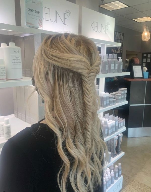 Fishtail Braid Formal Hair, Fish Braid Half Up Half Down, Fishtail Braids Half Up Half Down, Fish Tail Half Up, Half Up Half Down Hair Fishtail, Fishtail Braid Half Up Half Down, Half Up Half Down Fishtail Braid, Fishtail Half Up Half Down, Fishtail Prom Hair