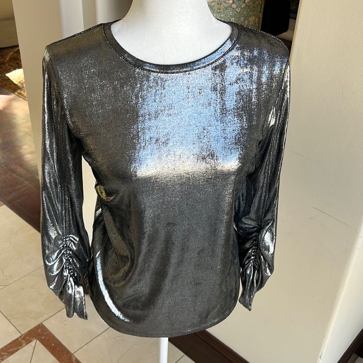 Nwt Beautiful Silver Metallic Le Gali Blouse. Shimmers In The Light. Light And Soft To The Touch. Size M. Metallic Stretch Elegant Tops, Elegant Metallic Stretch Top, Metallic Fitted Tops For Spring, Metallic Long Sleeve Tops For Work, Metallic Long Sleeve Tops For Fall, Glamorous Metallic Tops For Fall, Metallic Fitted Long Sleeve Tops, Elegant Fitted Metallic Tops, Fitted Blouse For Evening In Fall