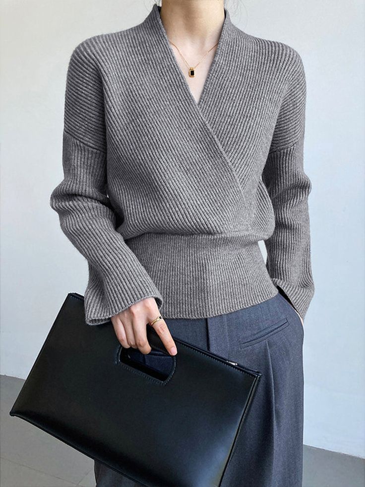 She's Effortless Wrap Sweater Simple Sweaters, Knit Wrap, Looks Chic, Wrap Sweater, 가을 패션, Mode Vintage, Winter Sweaters, Trendy Tops, Winter Wardrobe