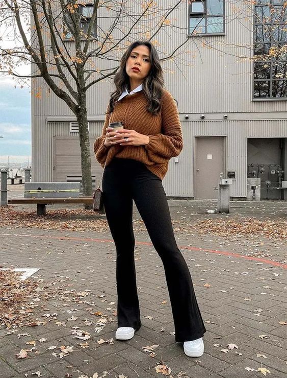 Flare Jeans Outfit Winter, Flared Jeans Outfit Fall, Knit Pants Outfit, Flare Outfits, Flare Outfit, Outfits Leggins, Black Flared Leggings, Flare Jeans Outfit, Pants Outfit Fall