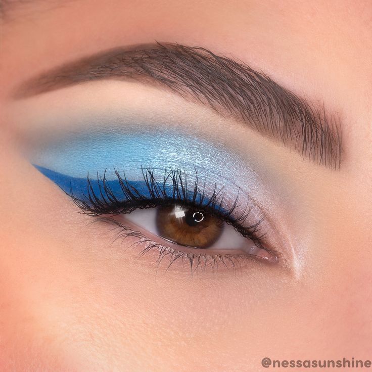 true blue Make Up Designs, Blue Makeup Looks, Drag Make-up, Prom Eye Makeup, Cute Eye Makeup, Eye Makeup Pictures, Beauty Make-up, Makijaż Smokey Eye, Eye Makeup Designs