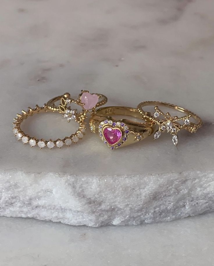 Pink Jewelry Aesthetic, Pink Club Outfit, Gold And Pink Jewelry, Jewelry Aesthetic Silver, Pink Club, Preppy Jewelry, Pretty Jewelry Necklaces, Gold And Silver Jewelry, Jewelry Aesthetic