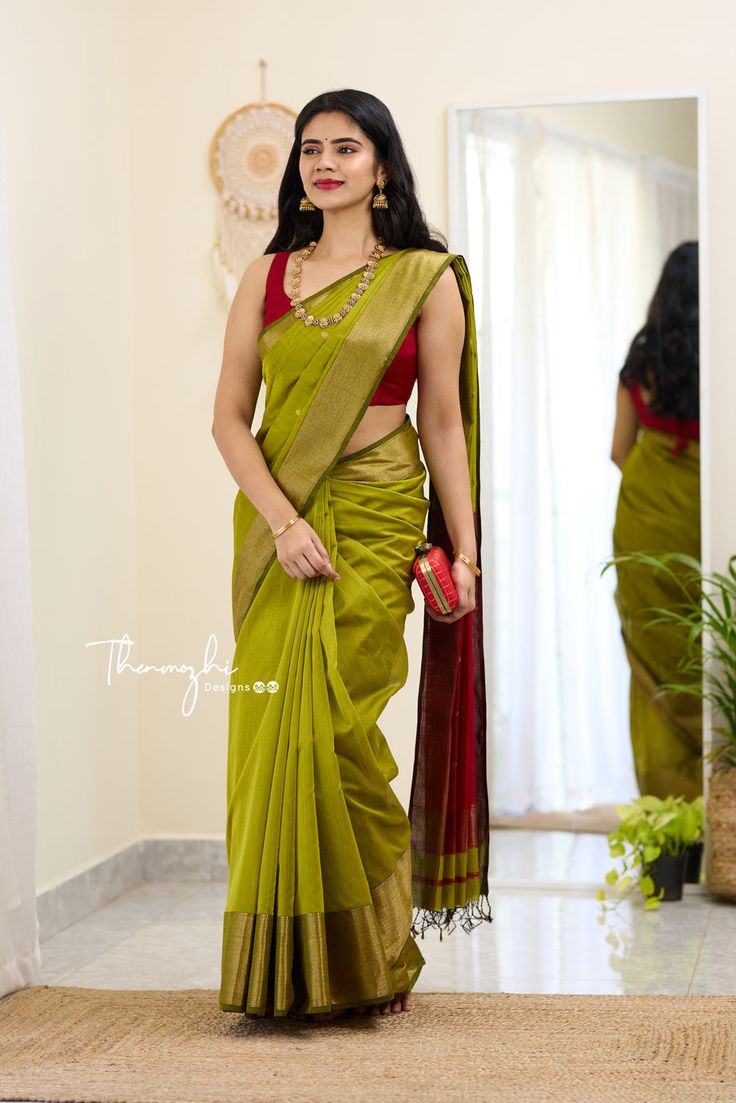 South Indian Bride Saree, Saree Wearing Styles, Simple Saree Designs, New Saree Designs, Traditional Blouse Designs, Fashionable Saree Blouse Designs, Cotton Saree Designs, Fancy Sarees Party Wear, Simple Sarees