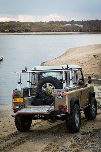 the jeep is parked on the beach by the water