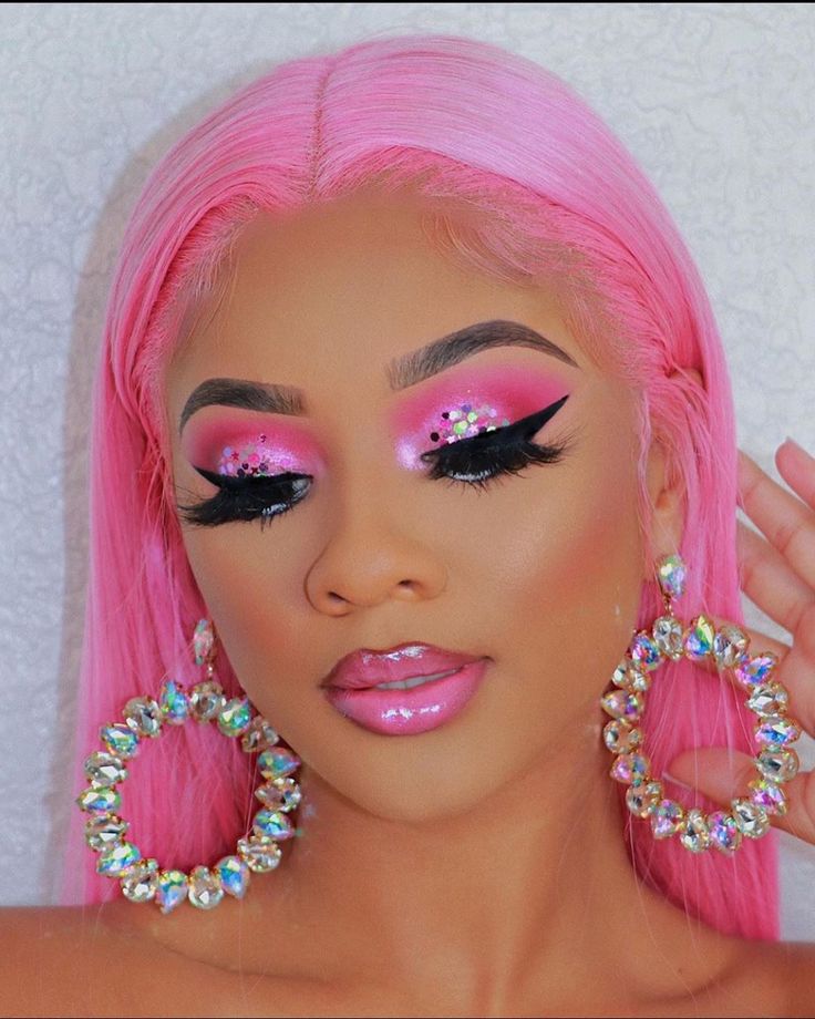 SlayersHive (SH) on Instagram: “Pink Barbie Vibes 🌸🌸🌸 Glam by @itshotchiick” Makeup Ideas Natural Brown, Steak Sirloin, Pink Glitter Makeup, Sparkle Makeup, Birthday Makeup Looks, Pink Eyeliner, Brunette Makeup, Barbie Makeup, Birthday Makeup