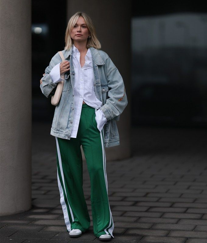 Adidas Track Pants Outfit, Adidas Street Style, Adidas Pants Outfit, Sport Casual Outfit, Looks Adidas, Track Pants Outfit, Adidas Hose, Look Adidas, Style Casual Chic