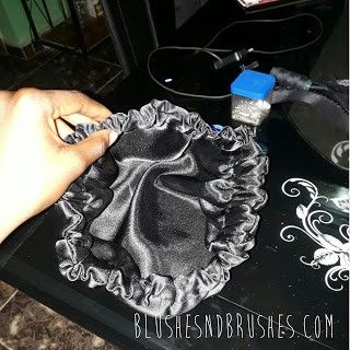 a person is using a cloth to sew a ruffle on a sewing machine