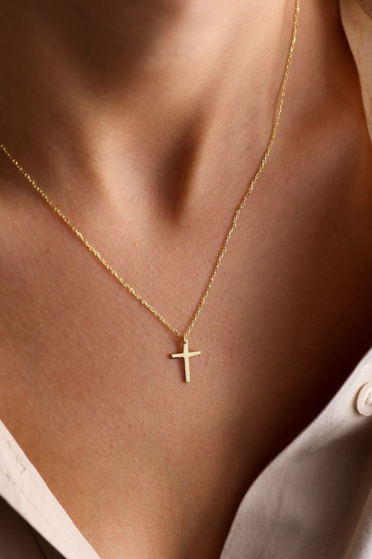 Jewellery Tattoo, Catholic Cross Necklace, Elegant Feminine Style, Worshiping God, Christian Cross Necklace, Tiny Cross Necklace, Cross Necklace For Women, Christian Accessories, Pretty Jewelry Necklaces