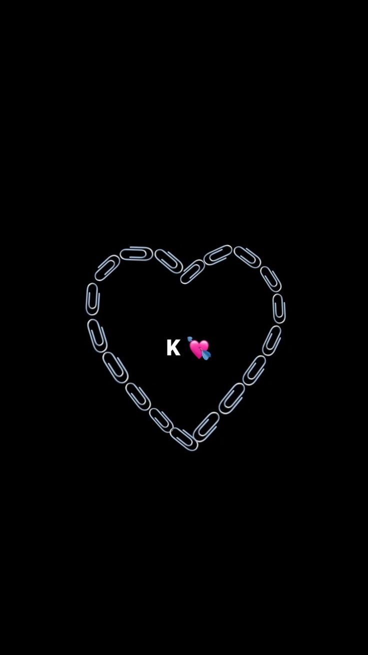 a black background with a chain heart and the word k on it's side